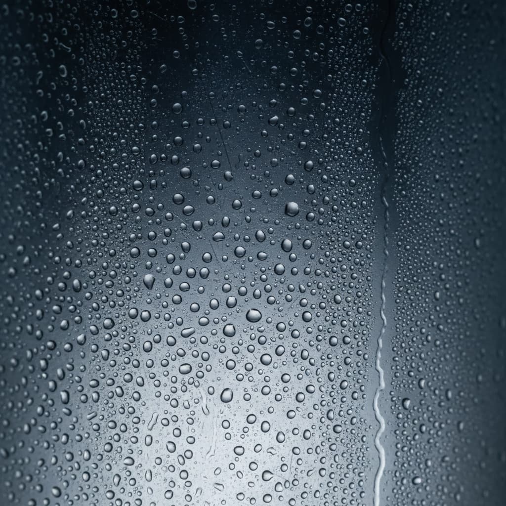 glass condensation closeup 80441730