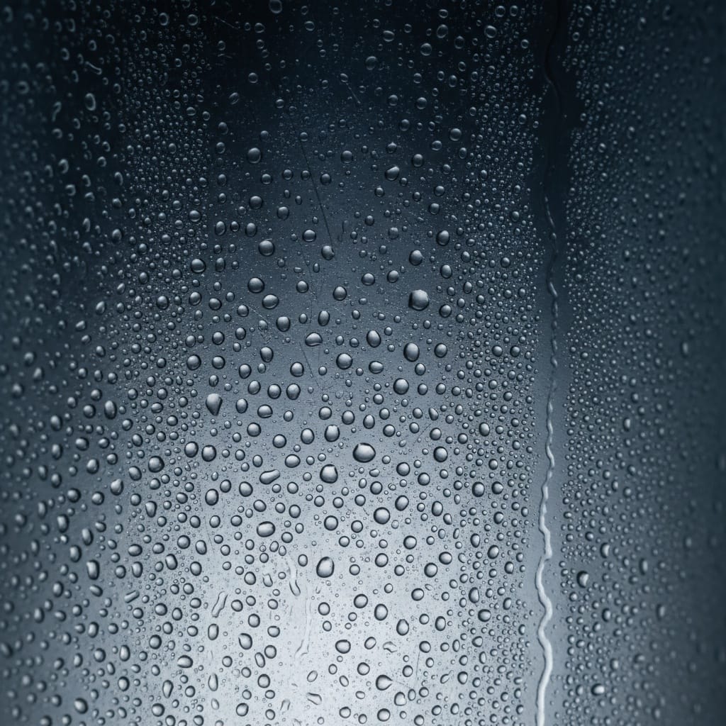 glass condensation closeup 80441730