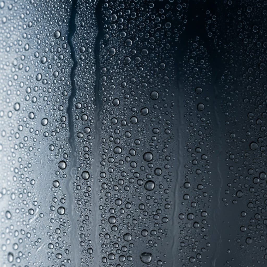 glass condensation closeup 85478241