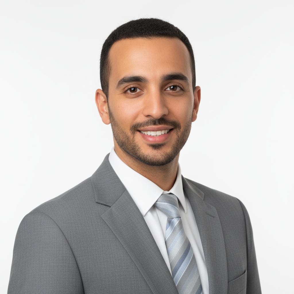 slim middle_eastern man bright corporate approachable 75198135